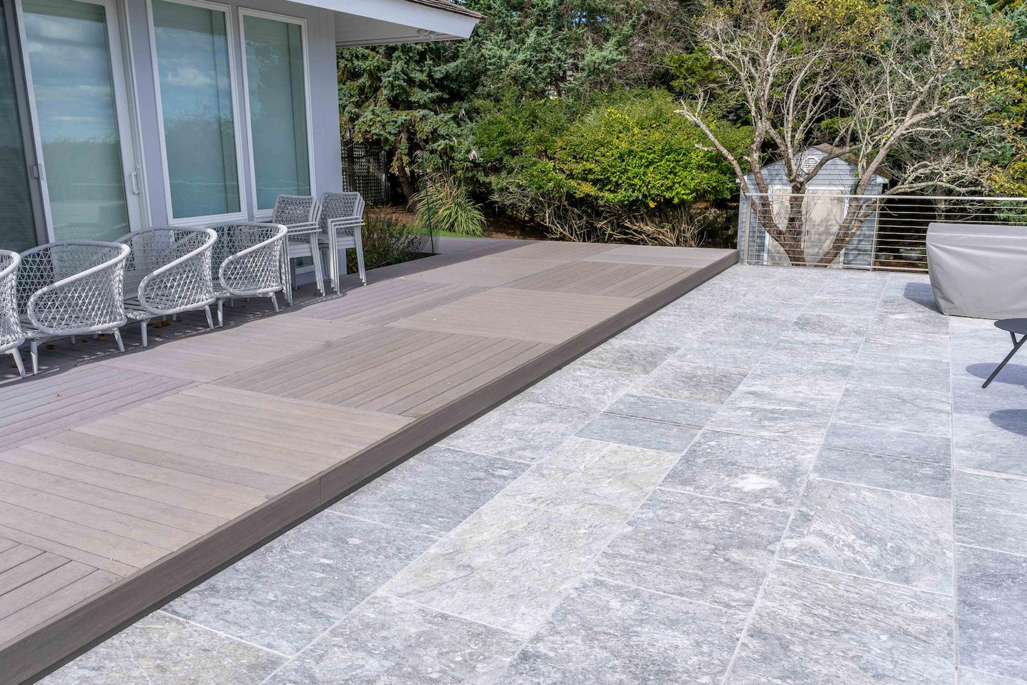 Pavimentos de mármol Pietra Grey de 24×36, arenados y lavados con ácido