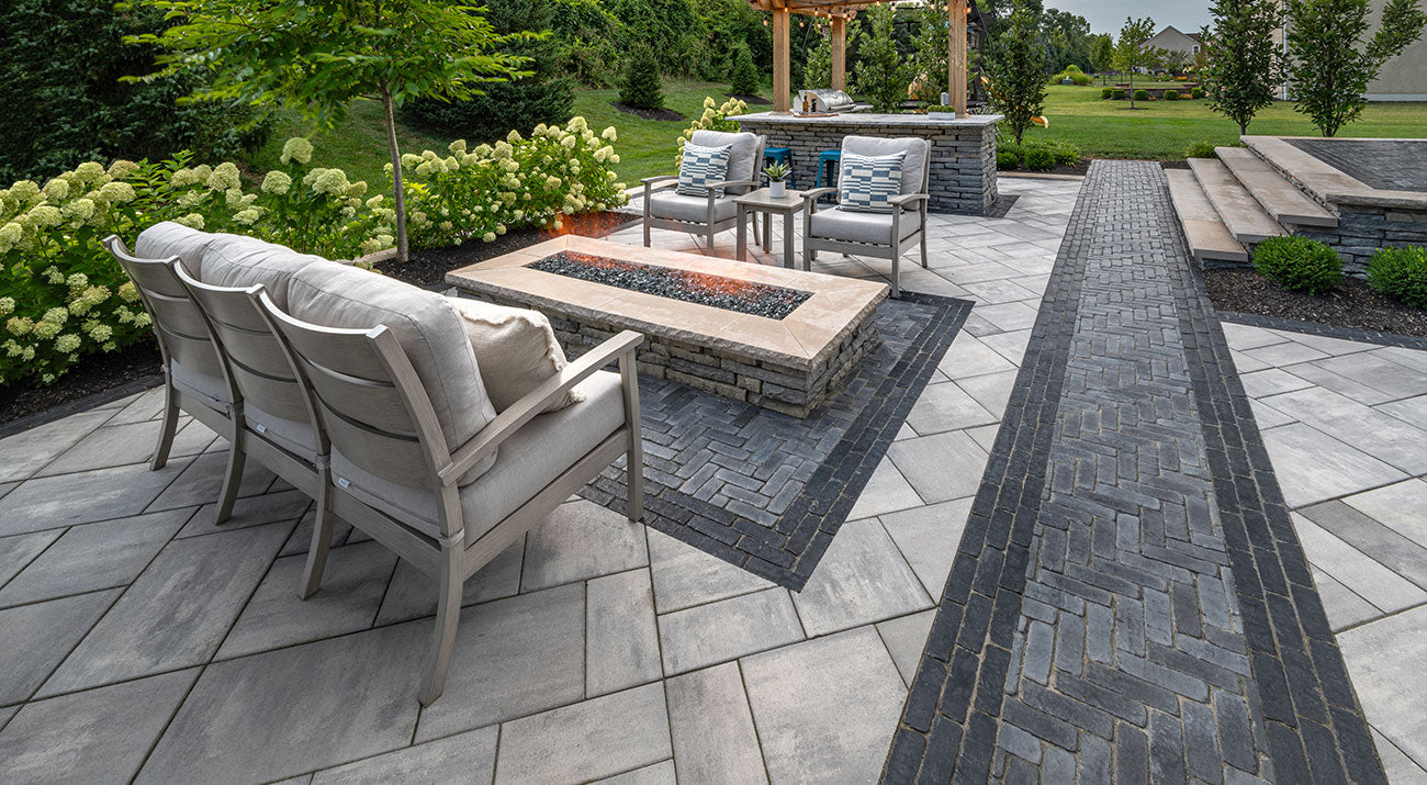 Beacon Hill™ Smooth with EasyClean™ Pavers