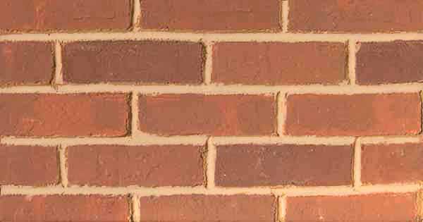 Tijolo moldado em areia vermelha colonial