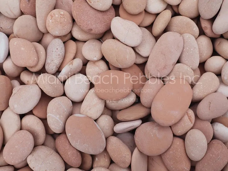 Guijarros de playa negros