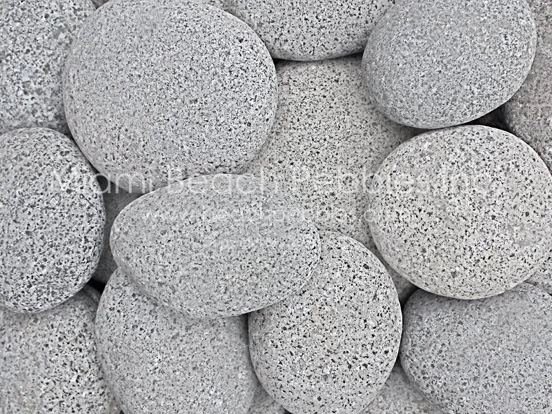 Guijarros de playa negros