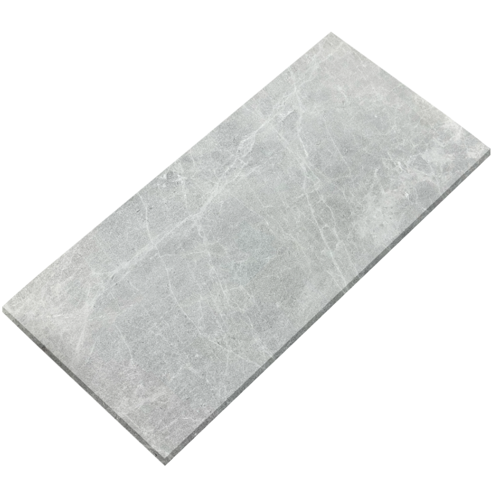 Pavimentos de mármol Snowshadow de 24 x 36 con acabado arenado 