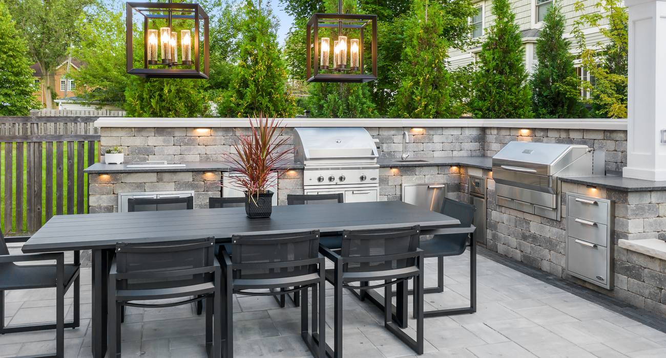 Designing Outdoor Kitchens – 7 Things To Consider: Expert Tips