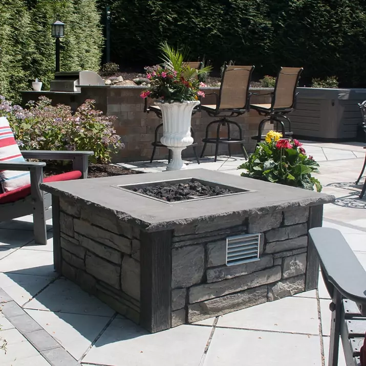 Outdoor Fire Pit – Propane or Natural Gas? Expert Tips