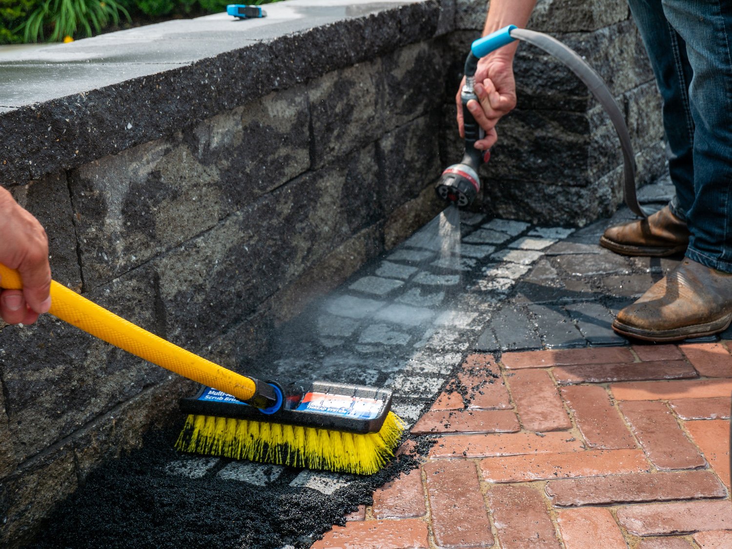 Gator Nitro vs. Polymeric Sand: The 5 Main Differences